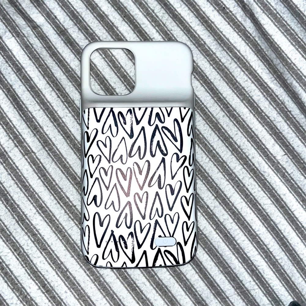 Rechargable case for iPhone 12